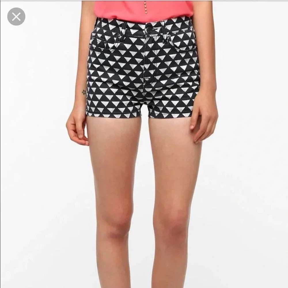 🍁 BDG High Waist Cutoff Triangle Geometric Shorts